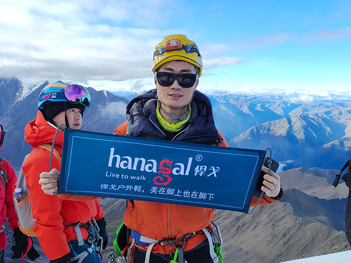 Menakluk Puncak Salji: Kasut Kembara Boleh Dipercayai untuk Pengembaraan Melampau